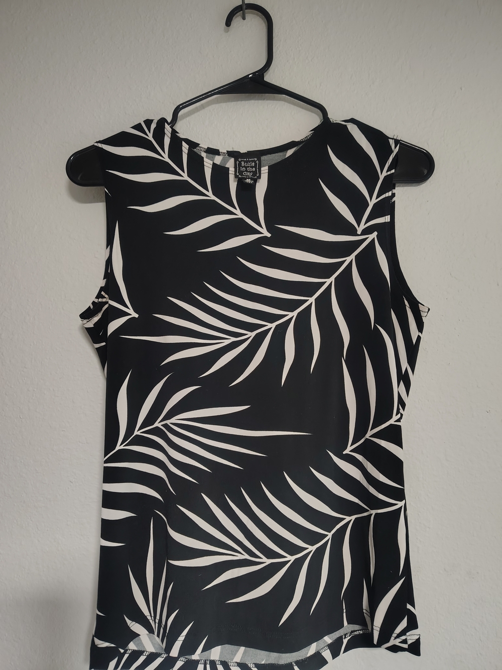 Suzie In The City Black & White Leaf Print Sleeveless Top